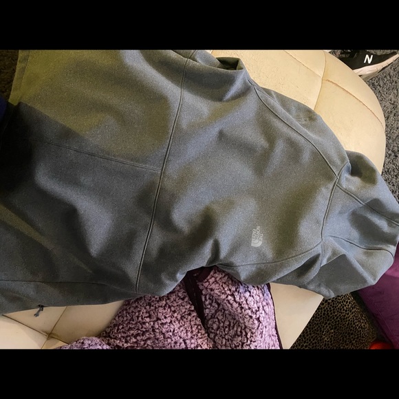 The North Face- Women’s Winter Jacket - Picture 6 of 8